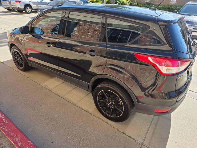Photo of 2016 Shadow Black Ford Escape
