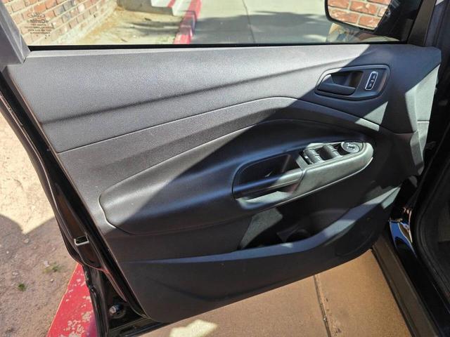 Photo of 2016 Shadow Black Ford Escape