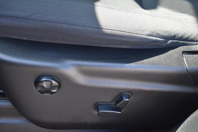 Photo of 2017 Granite Crystal Clearcoat Metallic Jeep Grand Cherokee
