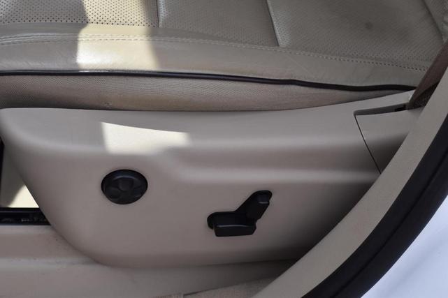 Photo of 2019 Ivory Jeep Grand Cherokee