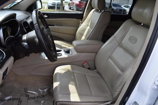 Photo of 2019 Ivory Jeep Grand Cherokee