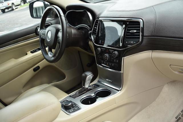 Photo of 2019 Ivory Jeep Grand Cherokee