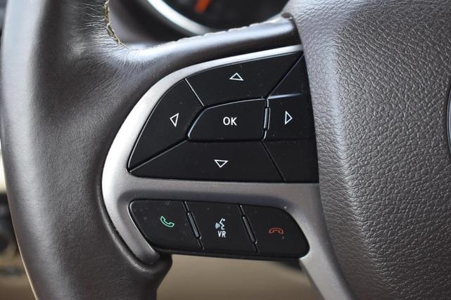 Photo of 2019 Ivory Jeep Grand Cherokee