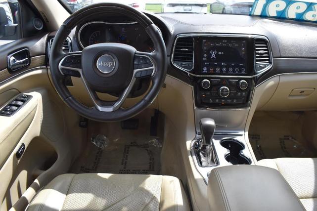 Photo of 2019 Ivory Jeep Grand Cherokee