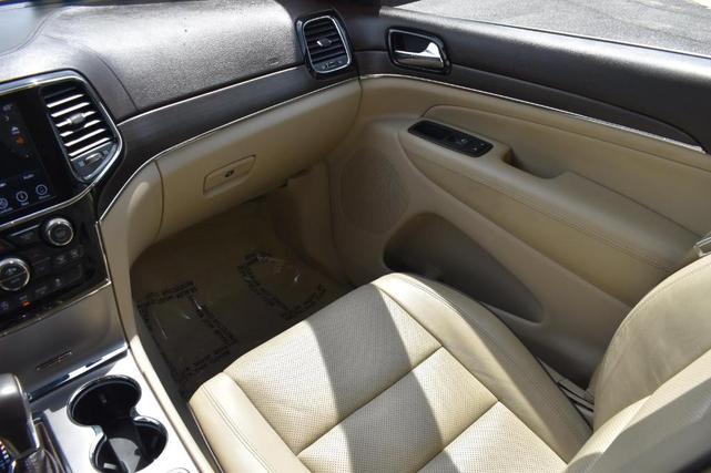 Photo of 2019 Ivory Jeep Grand Cherokee