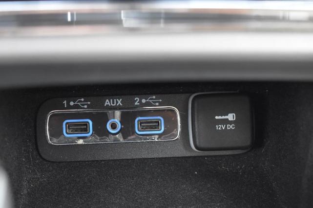 Photo of 2019 Ivory Jeep Grand Cherokee