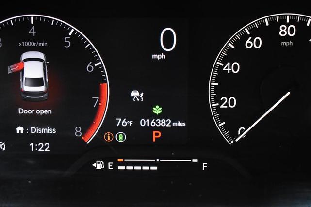 Photo of 2022 Platinum White Pearl Honda Civic
