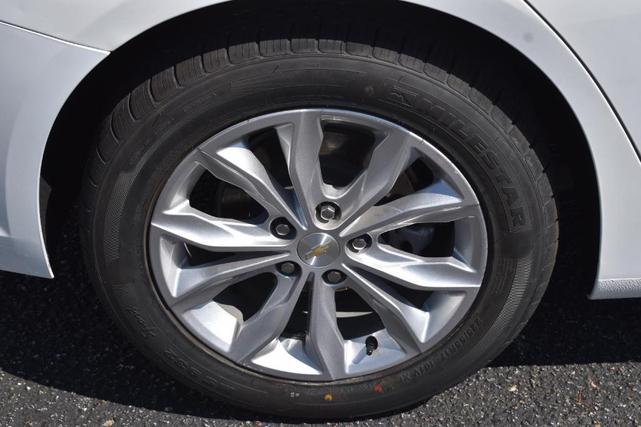 Photo of 2023 Summit White Chevrolet Malibu