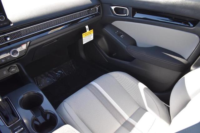 Photo of 2025 Platinum Honda Civic Hybrid