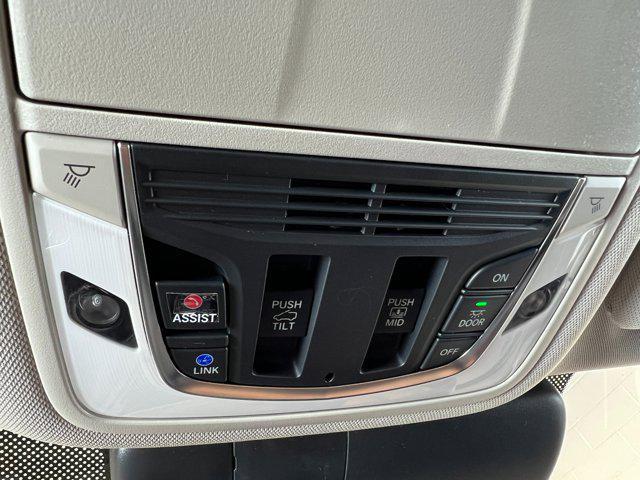 Photo of 2025 LIQUID CARBON M Acura RDX