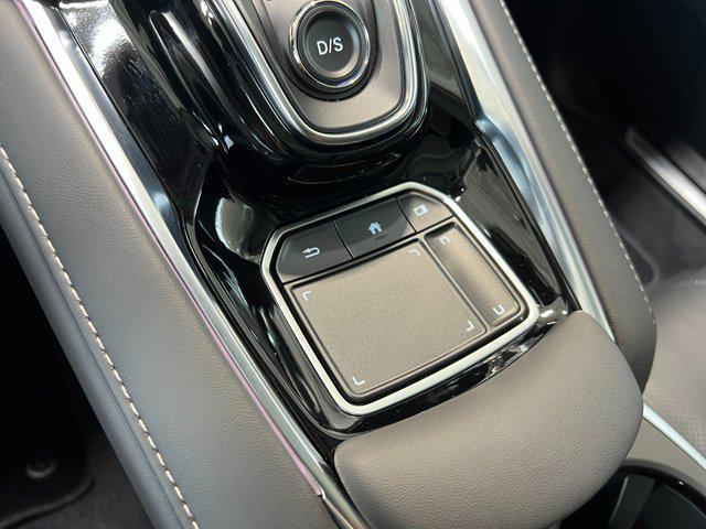 Photo of 2025 LIQUID CARBON M Acura RDX