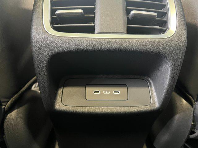 Photo of 2025 LIQUID CARBON M Acura RDX