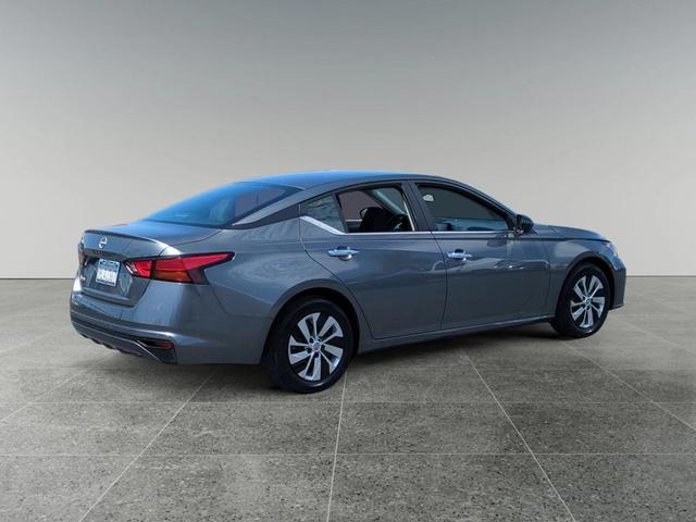 Photo of 2024 Gun Metallic Nissan Altima