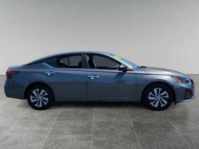 Photo of 2024 Gun Metallic Nissan Altima