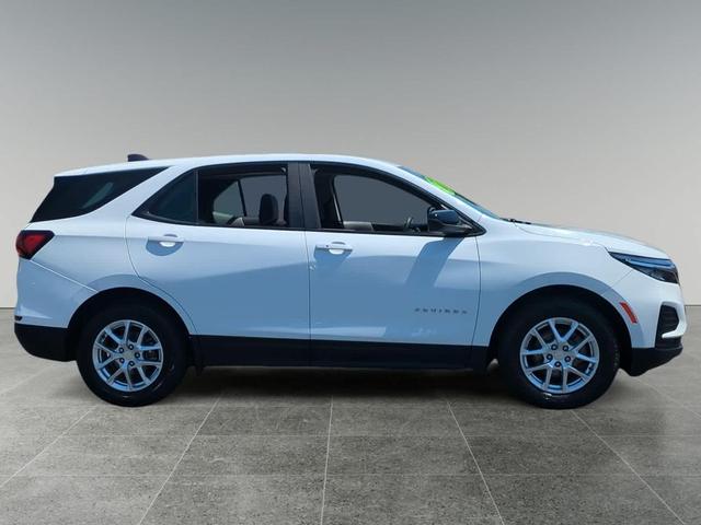 Photo of 2022 Summit White Chevrolet Equinox