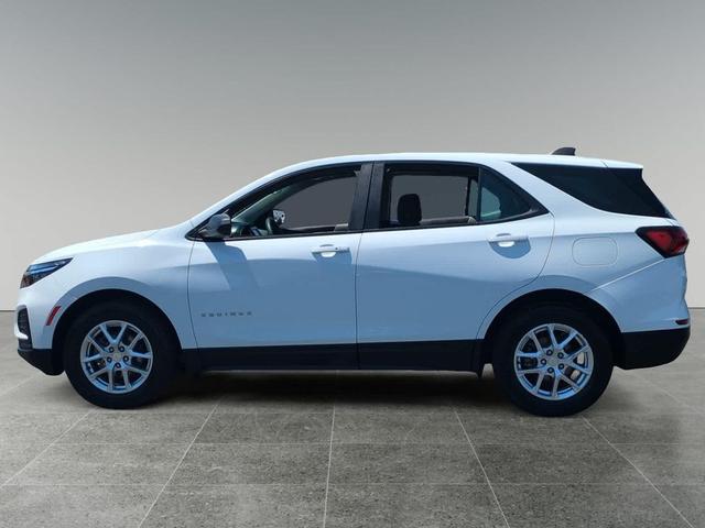 Photo of 2022 Summit White Chevrolet Equinox