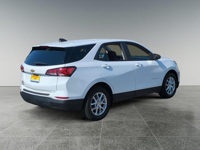 Photo of 2023 Summit White Chevrolet Equinox