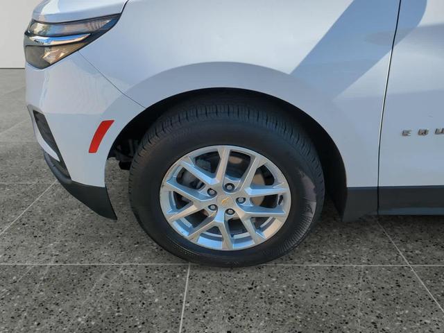Photo of 2023 Summit White Chevrolet Equinox