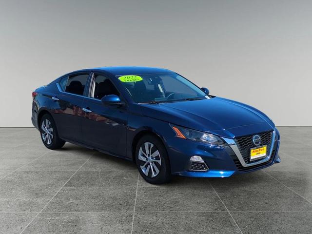 Photo of 2022 Deep Blue Pearl Nissan Altima