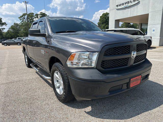 Photo of 2019 Granite Crystal Metallic Clearcoat RAM 1500 Classic