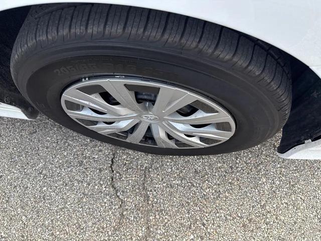 Photo of 2024 Ice Cap Toyota Camry Hybrid