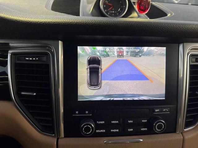 Photo of 2017 Black Porsche Macan