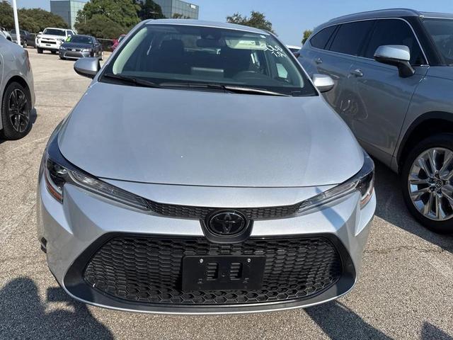 Photo of 2022 Classic Silver Metallic Toyota Corolla