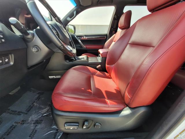 Photo of 2023 Atomic Silver Lexus GX 460