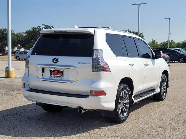 Photo of 2023 Atomic Silver Lexus GX 460