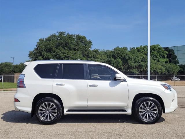 Photo of 2023 Atomic Silver Lexus GX 460
