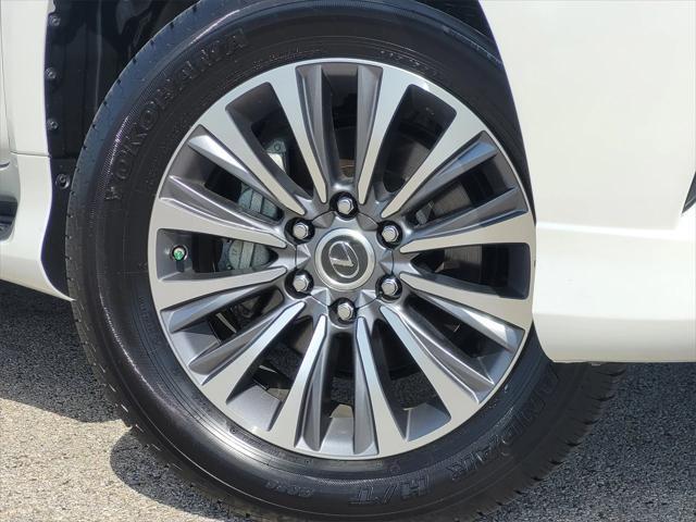 Photo of 2023 Atomic Silver Lexus GX 460