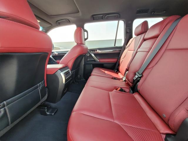 Photo of 2023 Atomic Silver Lexus GX 460