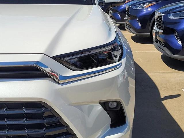 Photo of 2024 Wind Chill Pearl Toyota Grand Highlander