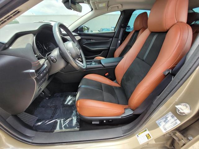 Photo of 2024 Zircon Sand Metallic Mazda Mazda3