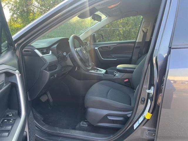 Photo of 2019 Magnetic Gray Metallic w Black Roof Toyota RAV4 Hybrid
