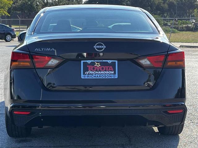 Photo of 2023 Super Black Nissan Altima