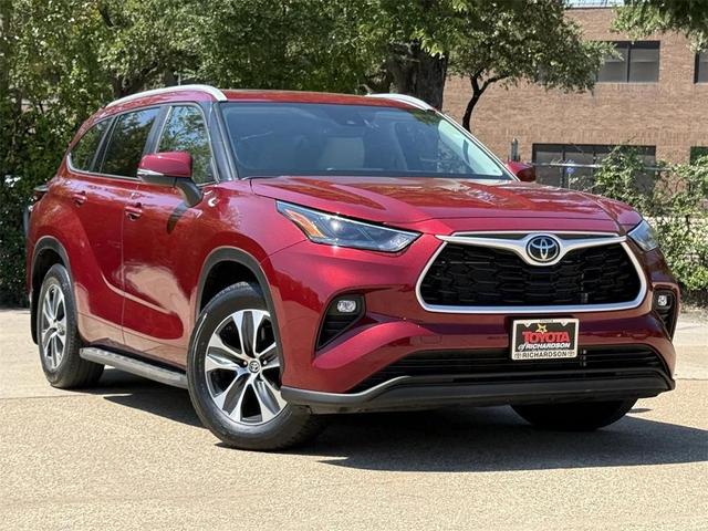 Photo of 2024 Ruby Flare Pearl Toyota Highlander