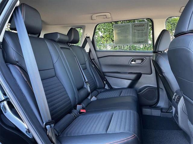 Photo of 2025 Super Black Nissan Rogue