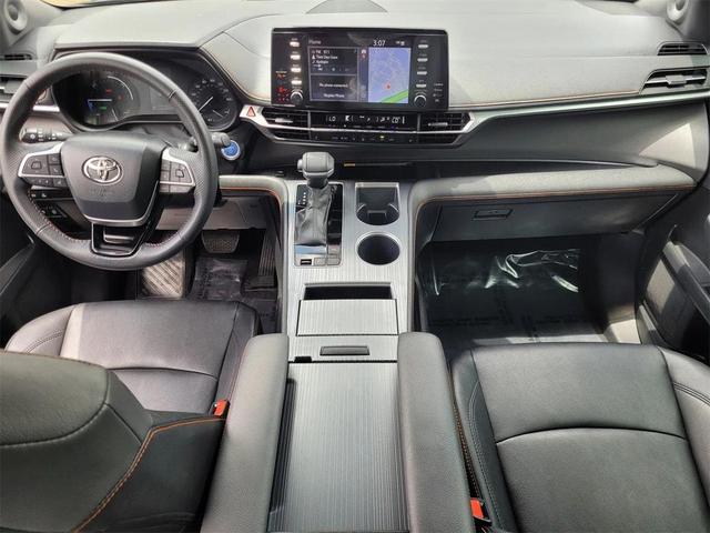 Photo of 2023 Midnight Black Toyota Sienna
