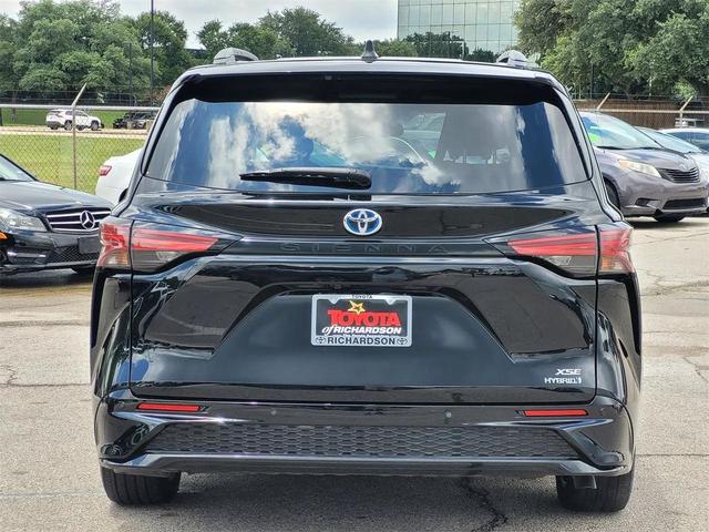 Photo of 2023 Midnight Black Toyota Sienna