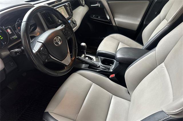 Photo of 2018 Silver Sky Metallic Toyota RAV4 Hybrid