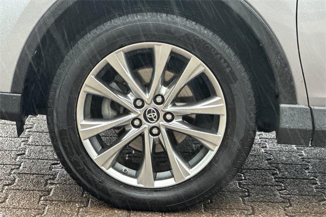 Photo of 2018 Silver Sky Metallic Toyota RAV4 Hybrid