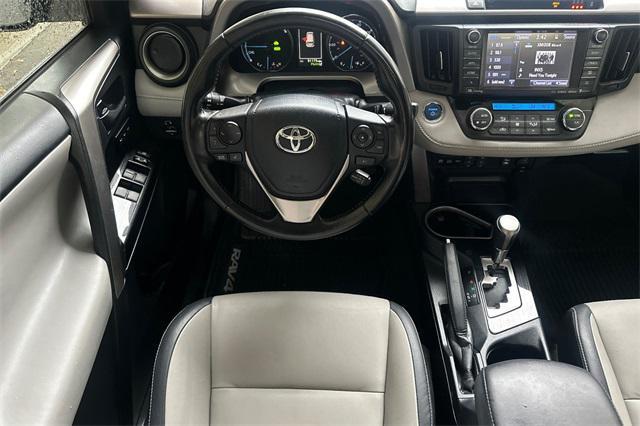 Photo of 2018 Silver Sky Metallic Toyota RAV4 Hybrid