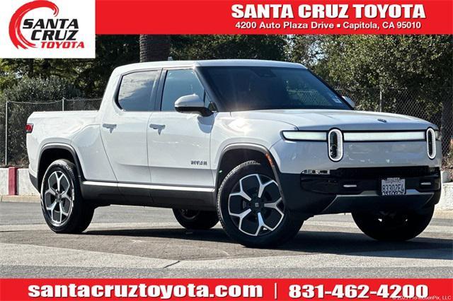 Photo of 2023 Glacier White Rivian R1T