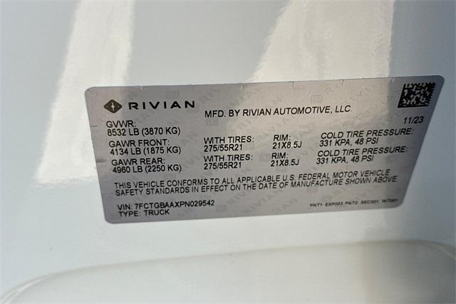 Photo of 2023 Glacier White Rivian R1T
