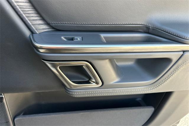 Photo of 2023 Glacier White Rivian R1T