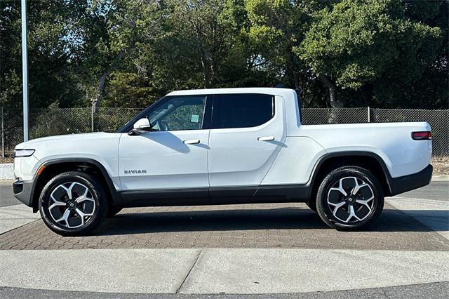 Photo of 2023 Glacier White Rivian R1T