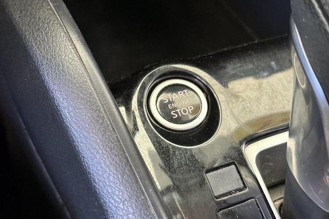 Photo of 2021 Electric Blue Metallic Nissan Versa