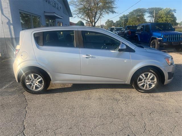Photo of 2015 Silver Ice Metallic Chevrolet Sonic