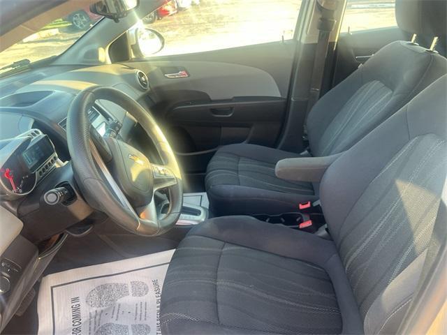 Photo of 2015 Silver Ice Metallic Chevrolet Sonic